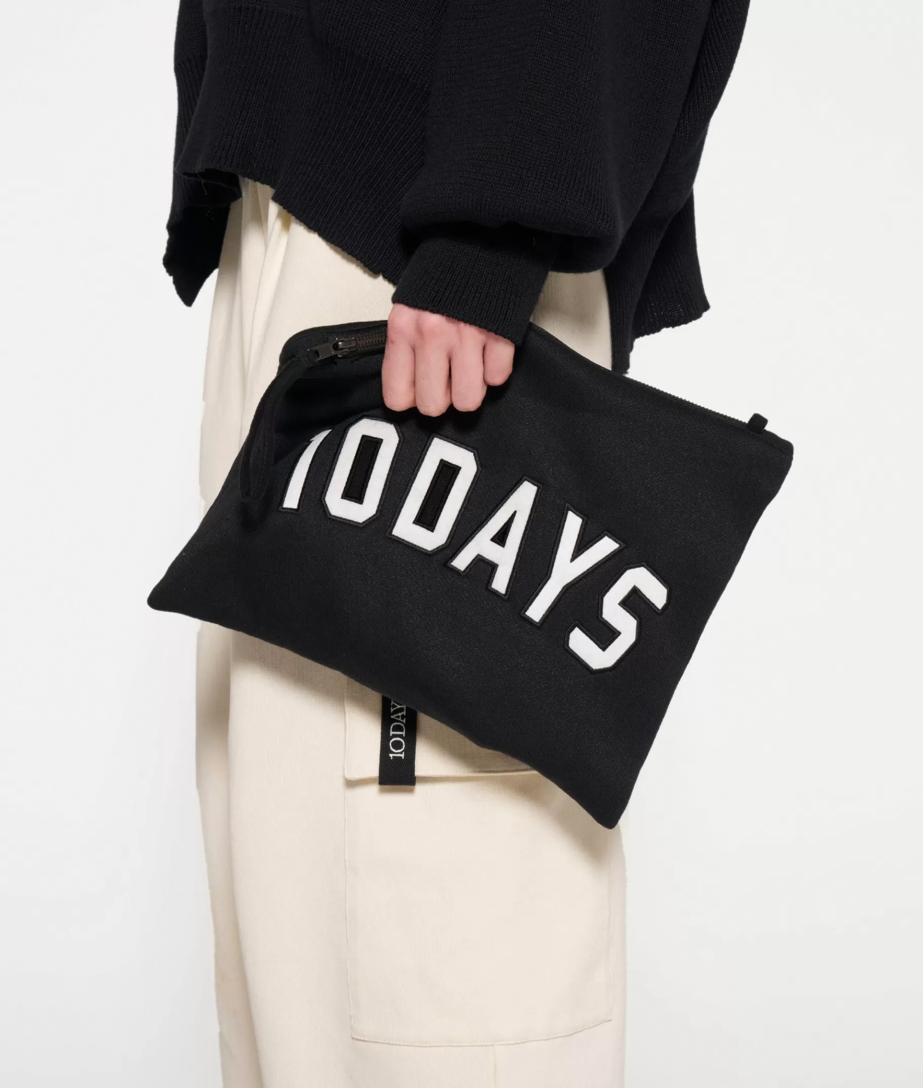 10DAYS statement pouch